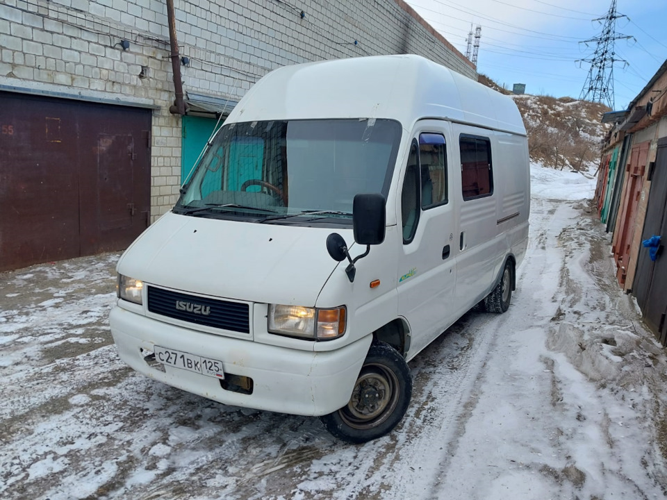 Isuzu best sale elf van