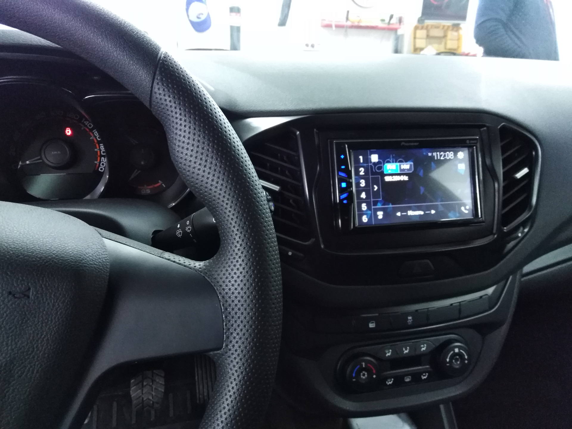 Установка 2Din магнитолы Pioneer DMH-G220BT + колонки AVATAR — Lada Vesta,  1,6 л, 2019 года | автозвук | DRIVE2