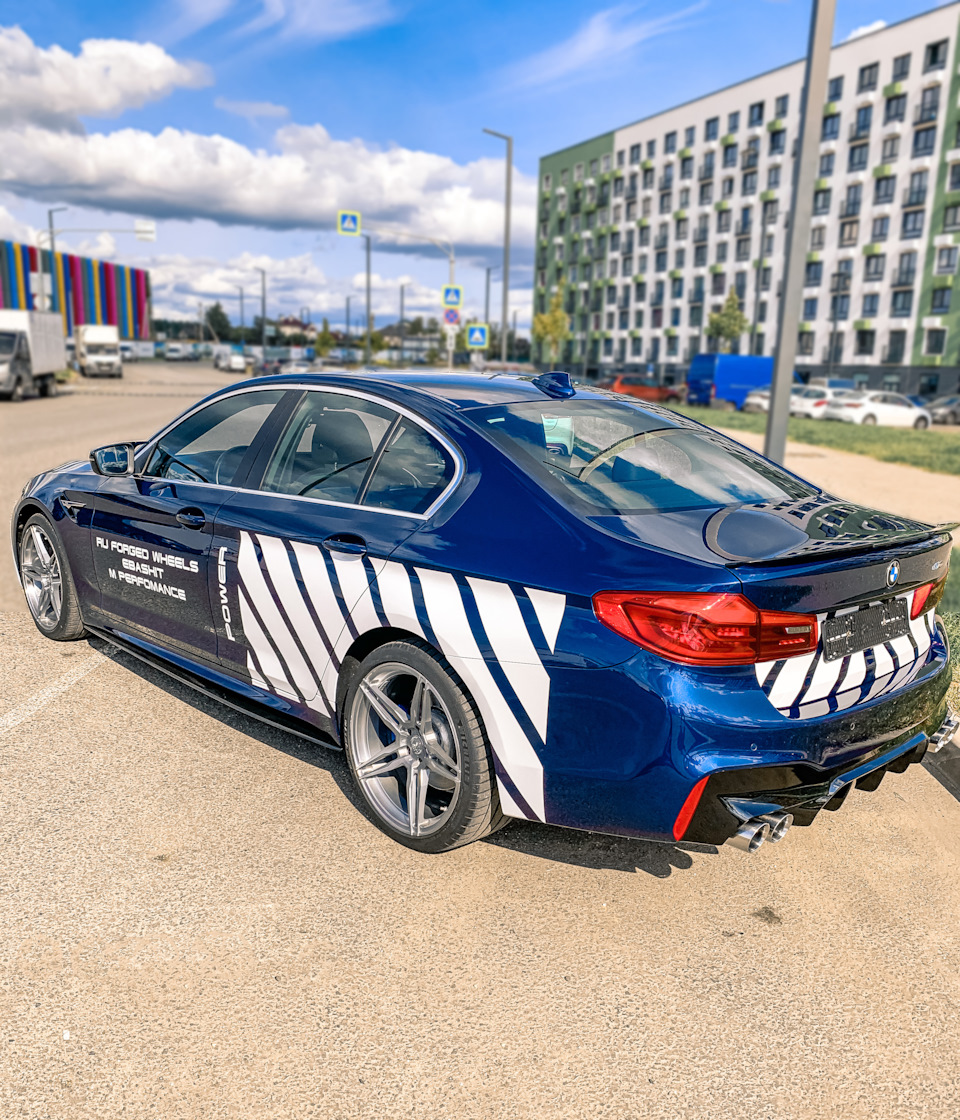 Оклейка кузова в пленку стиля “Off-White” G30 — BMW 5 series (G30), 2 л,  2017 года | тюнинг | DRIVE2