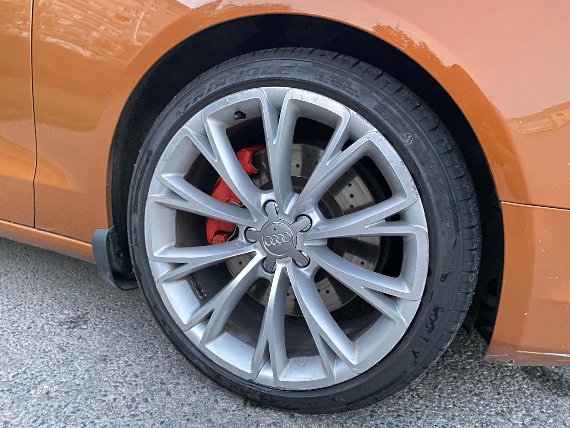 Одинаковые колеса. Суппорт Corsa d BREMBO Nurburgring. Суппорт Corsa d Nurburgring. Corsa OPC Nurburgring Edition BREMBO. Opel Corsa OPC Nurburgring Brakes BREMBO.