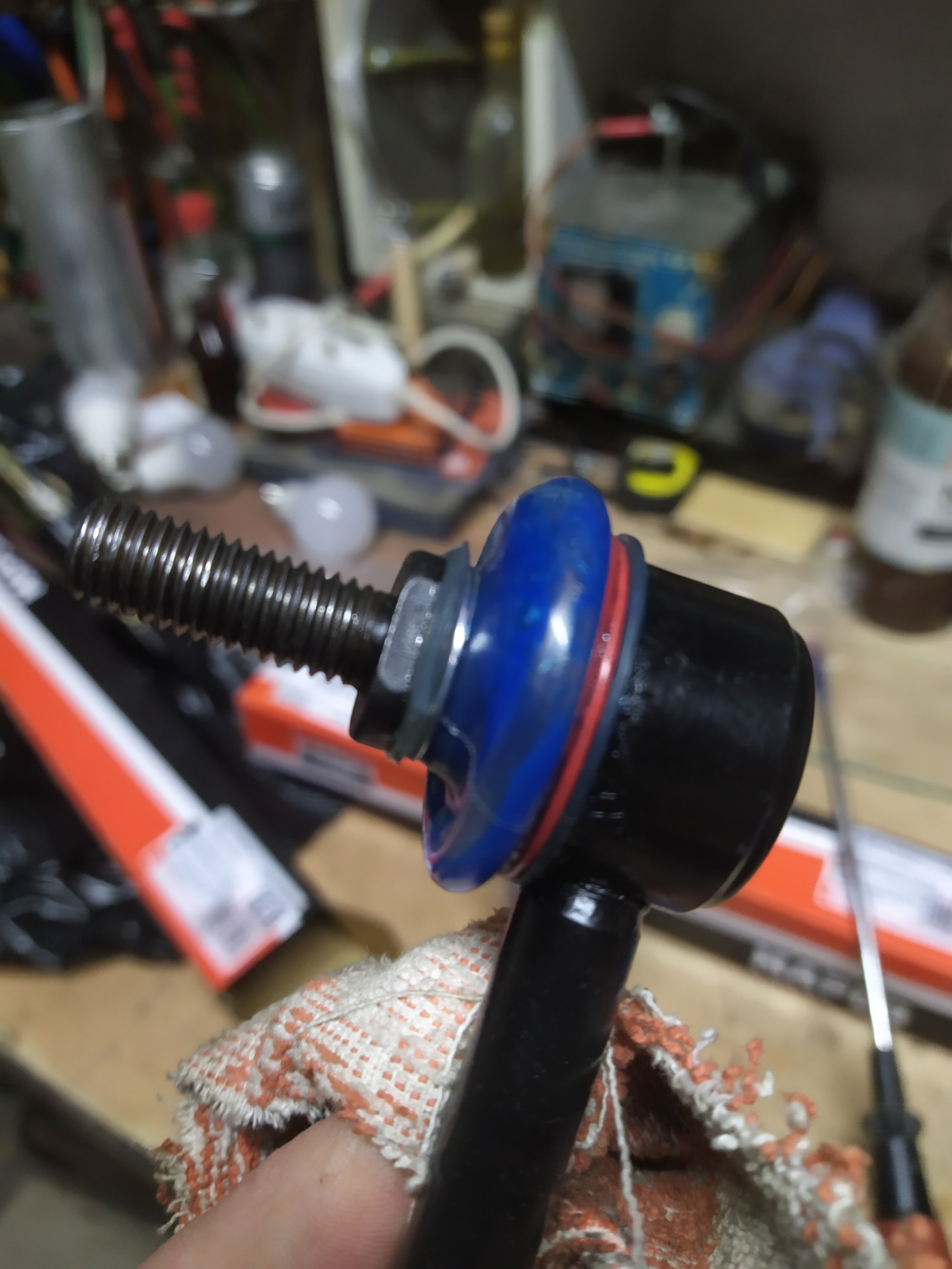 Заменил тяги стабилизации, теперь тихо. Гремело и стучало так как-будто ...