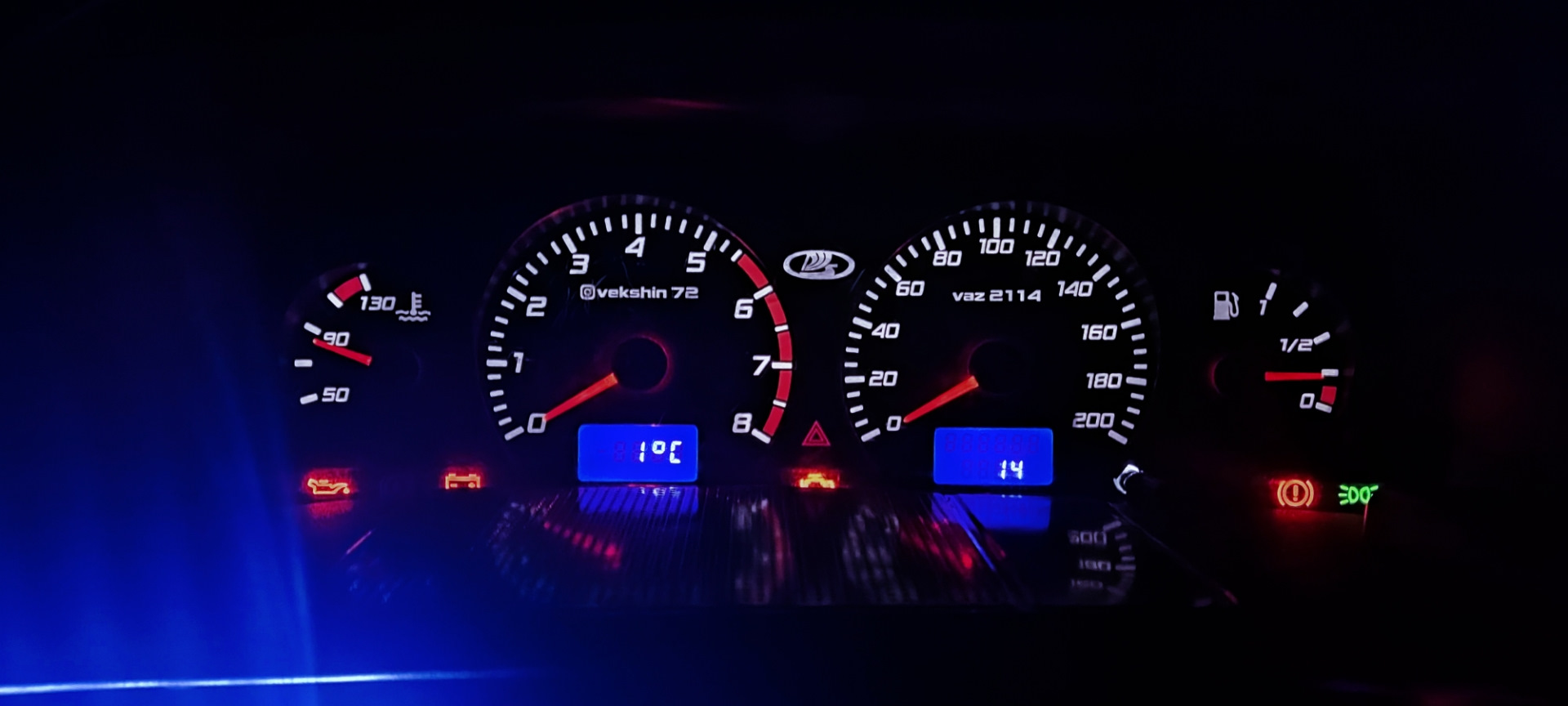 Приборная панель с двухканальным плавным розжигом, тест стрелок ...