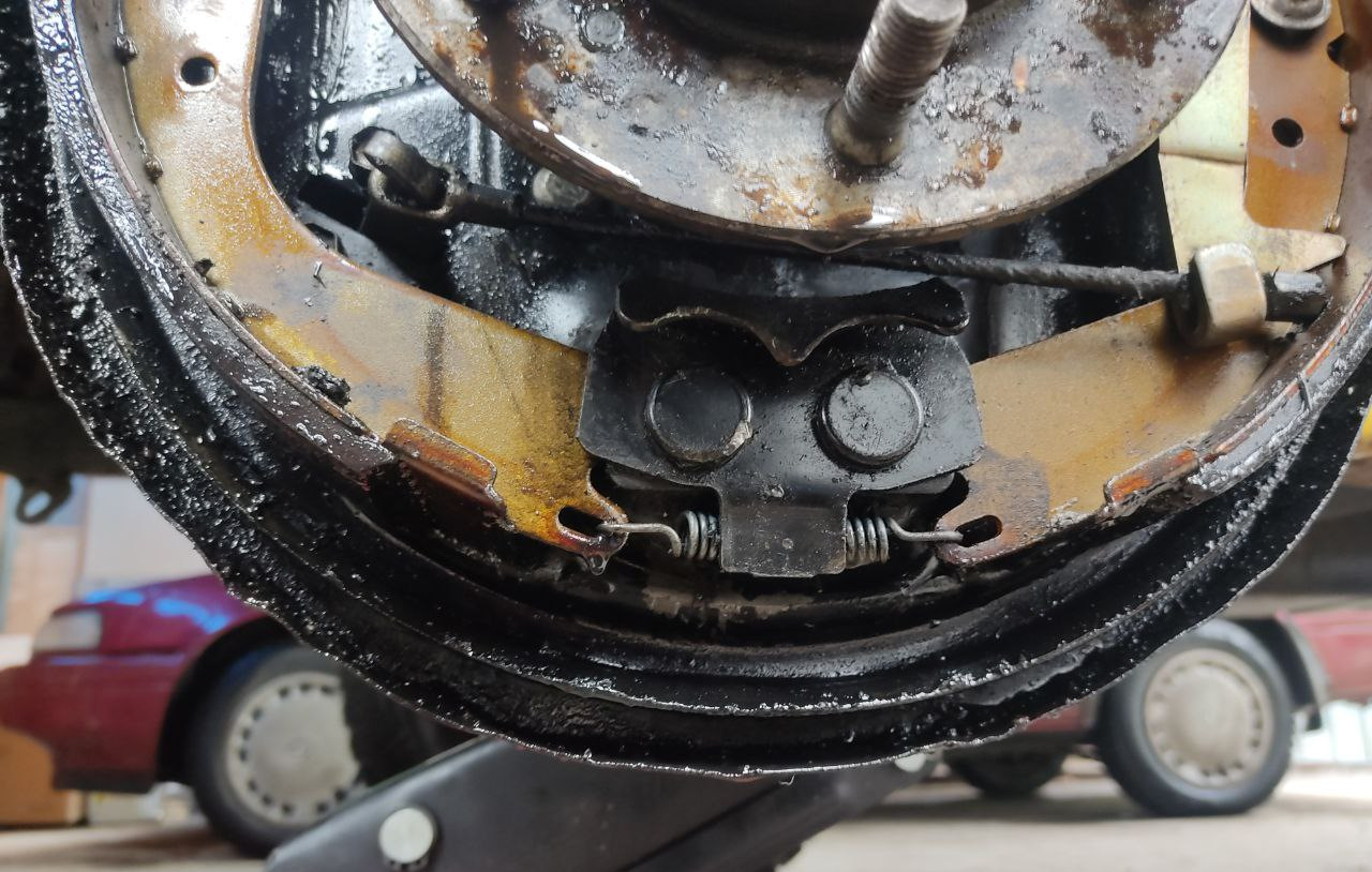 Замена сальника полуоси, подключение клапана 4wd и разные мелочи ...