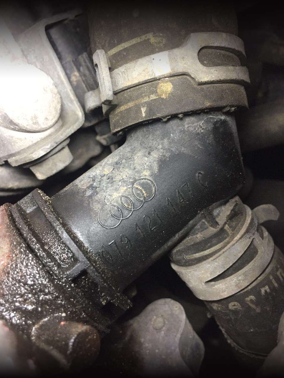 Устранение течи антифриза. Замена расширительного бачка. Замена замка ...