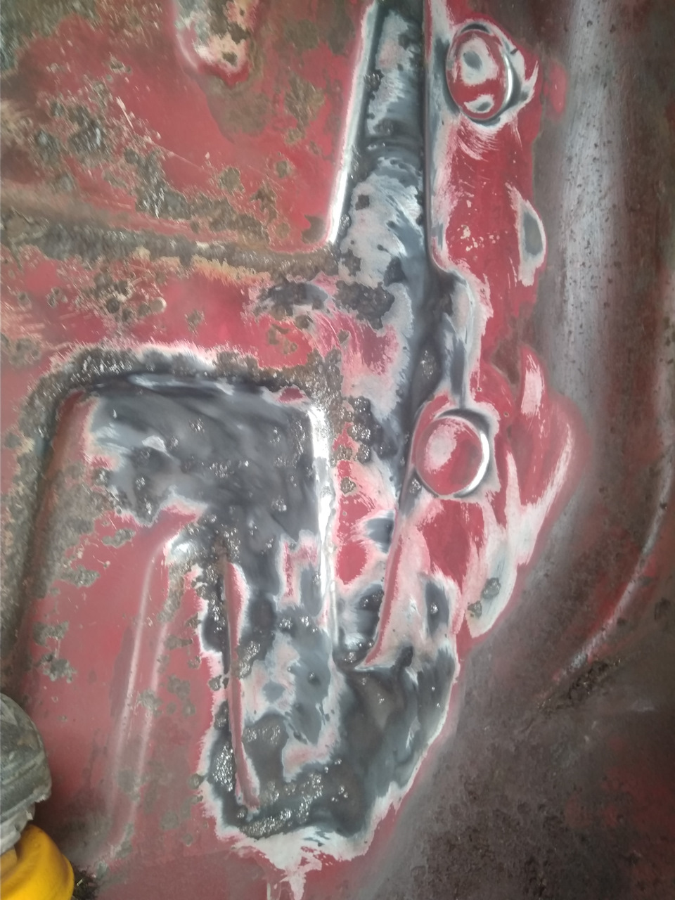 Ржавчина в багажнике — Audi 80 (B2), 1,6 л, 1981 года | кузовной ремонт ...