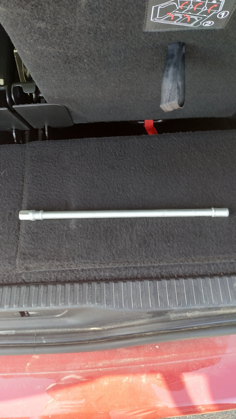 Удоиненый ключ для откручивания запаски — DRIVE2