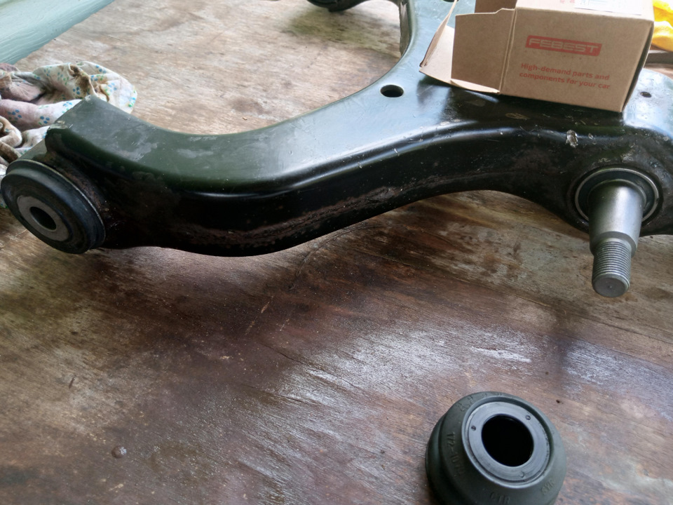 Замена пыльника несъемной шаровой нижнего рычага — SsangYong Kyron, 2,3 ...