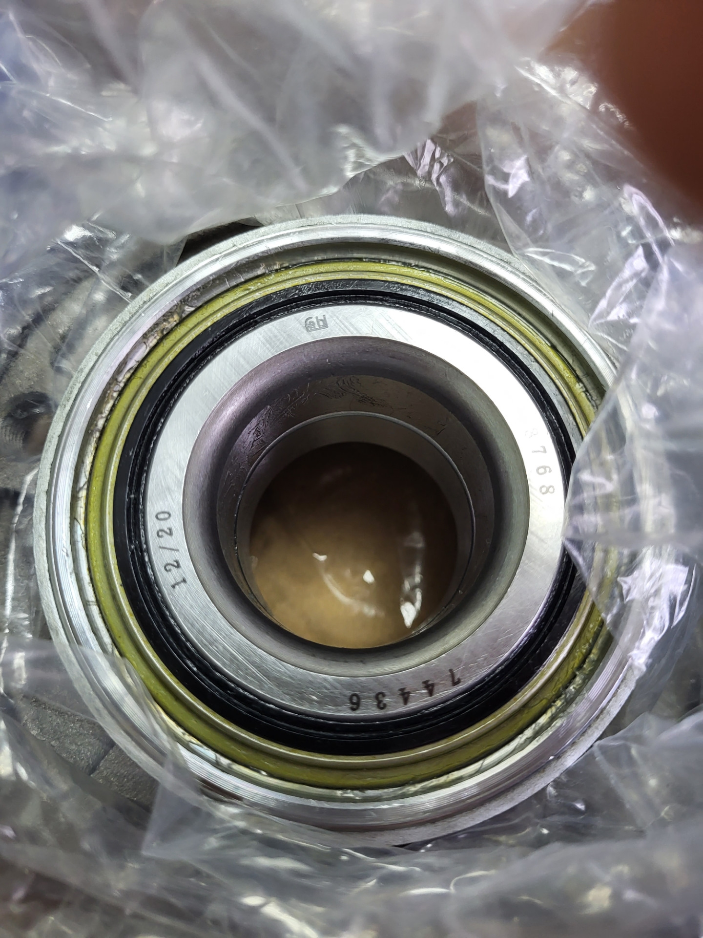 Левый ступичный подшипник. Подшипники шевроле авео т300. Infiniti g 25 ступичный подшипник передний. Левый ступичный подшипник. Ступичный подшипник додж неон 2000.