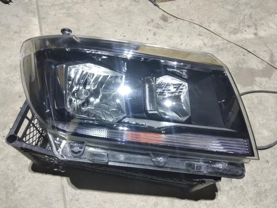 Ремонт креплений фары Volkswagen Crafter — DRIVE2