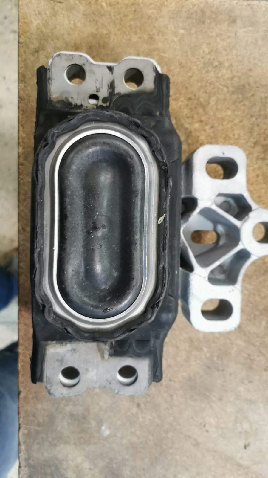 Стук, хруст, скрежет при повороте направо — Audi Q3 (1G), 2 л, 2013 ...