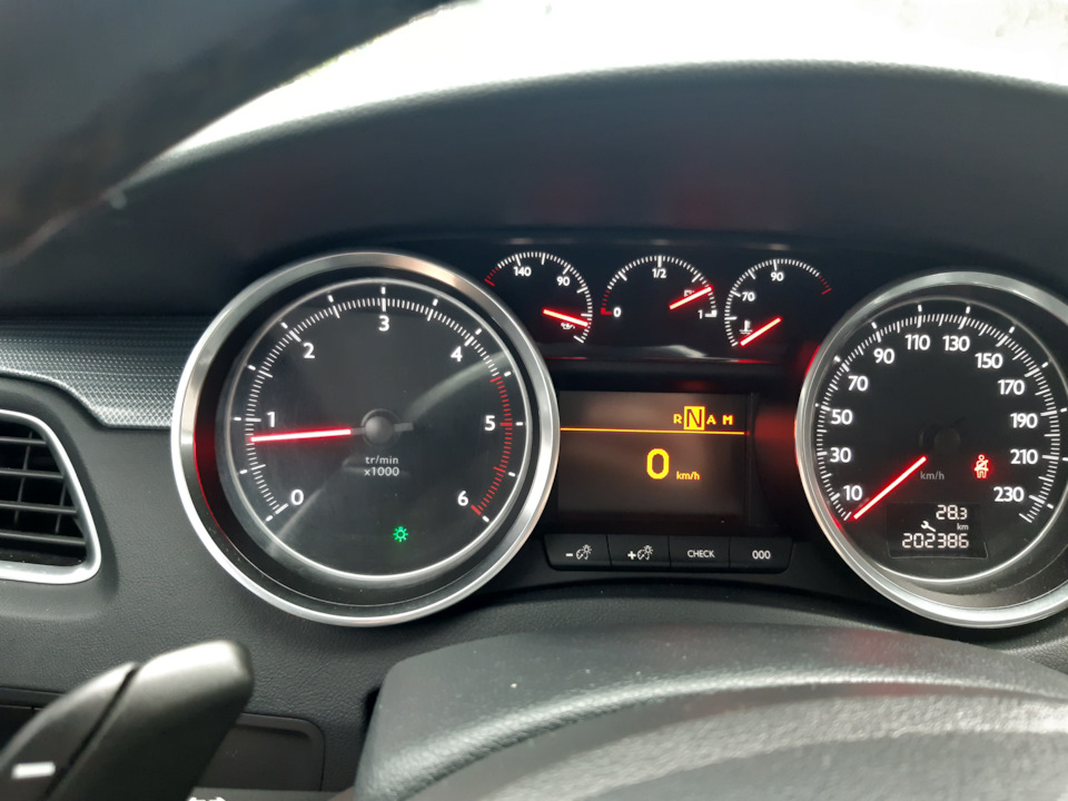 Некорректно показывает уровень топлива после заправки до отсечки! — DRIVE2