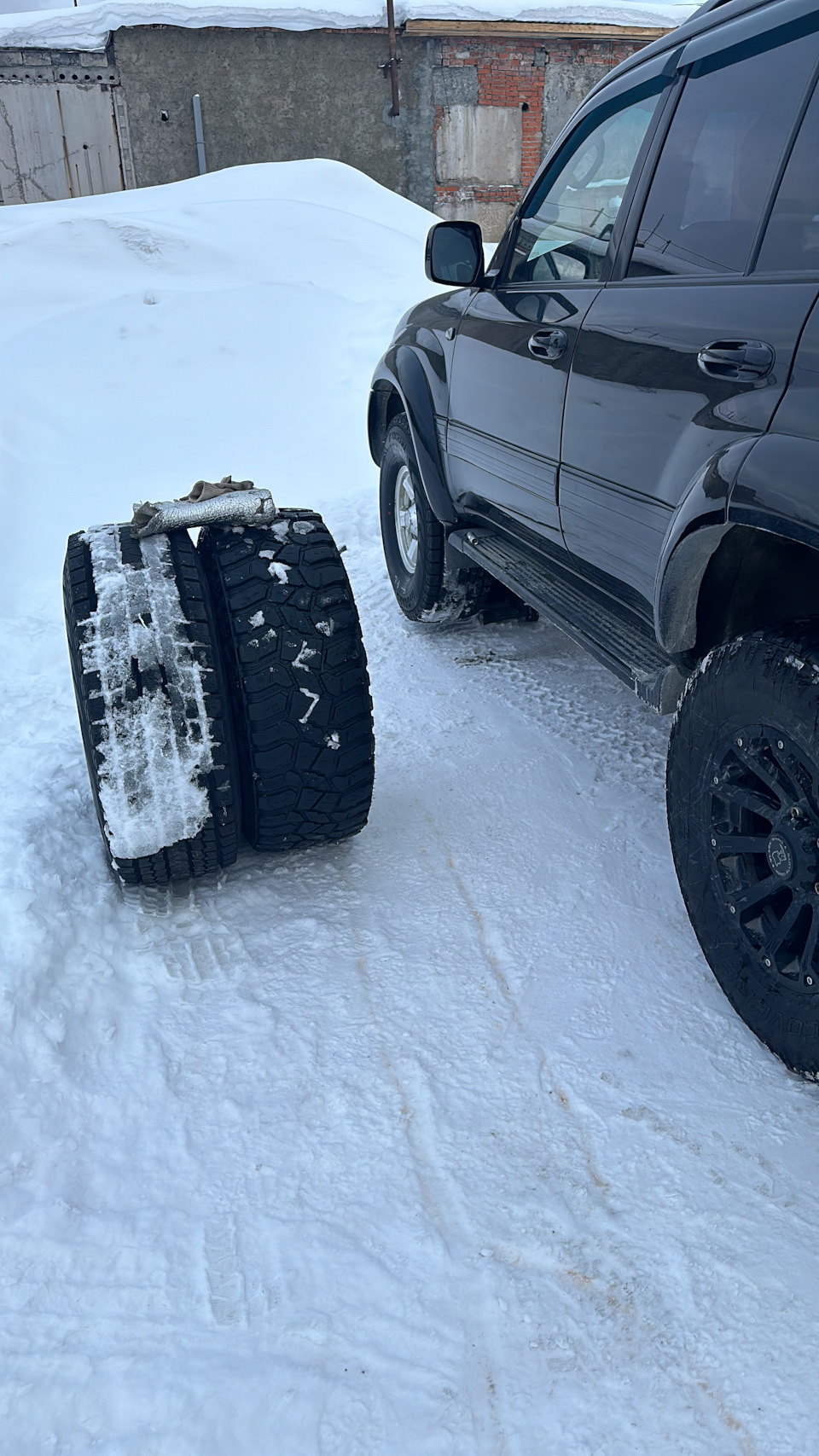 Bridgestone blizzak spike-02. Тойота прадо размер шин 265/60 r18. Шины тойота ленд крузер прадо 120. Зимние колеса на ленд крузер 200. Зимние шины на ленд крузер.
