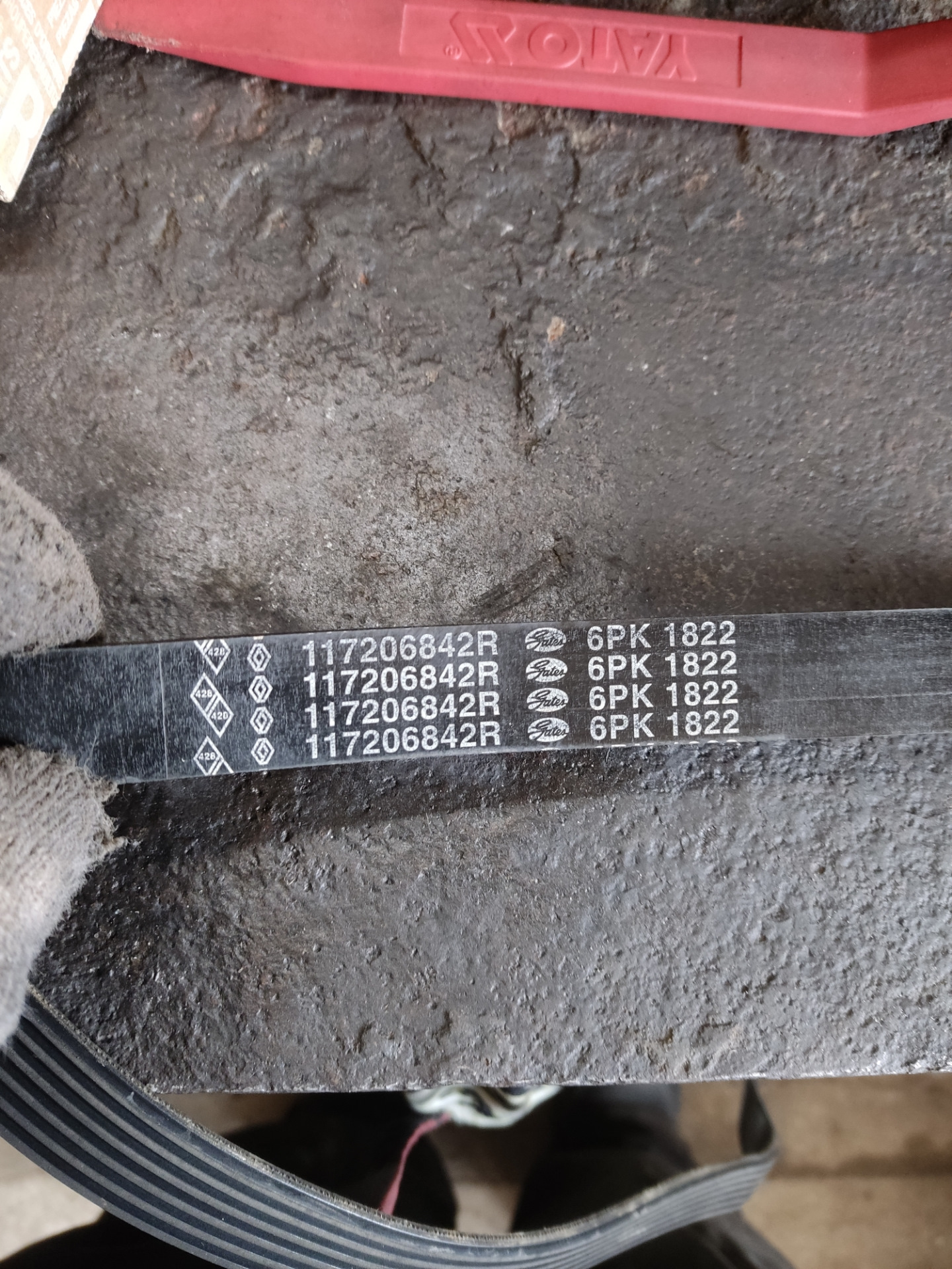 Замена роликов ремня генератора — Lada Largus Cross, 1,6 л, 2015 года ...