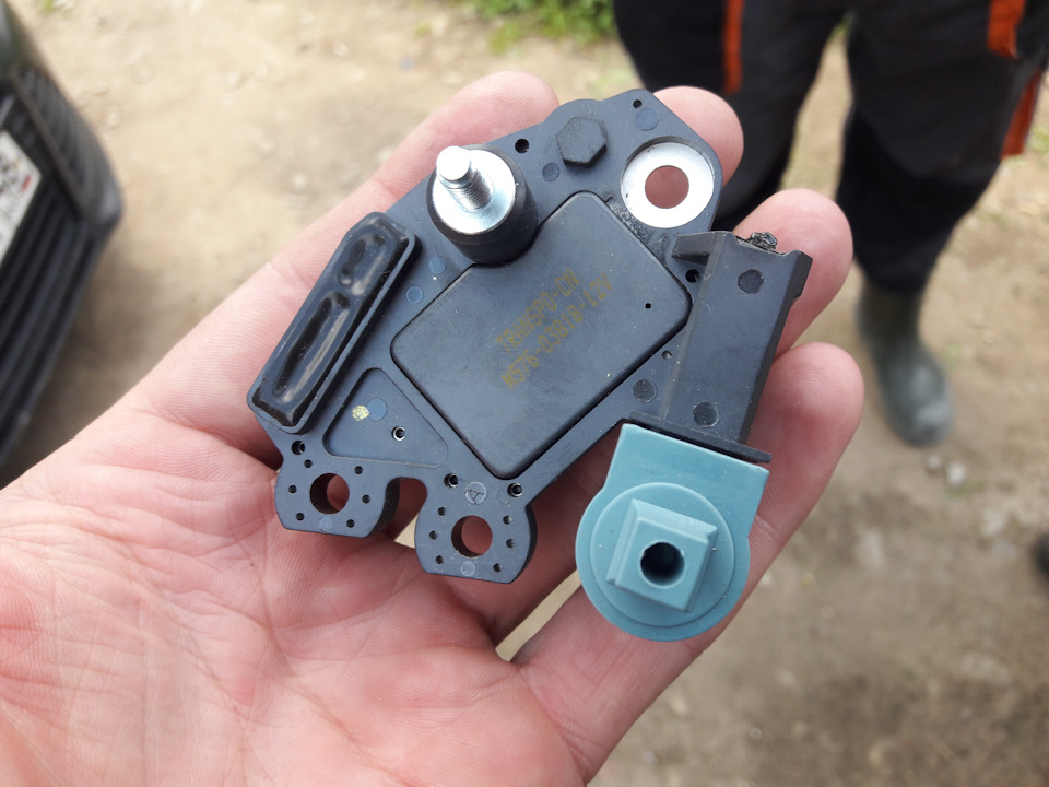 Теперь не горит лампа акб — Ford Focus III Hatchback, 1,6 л, 2011 года ...