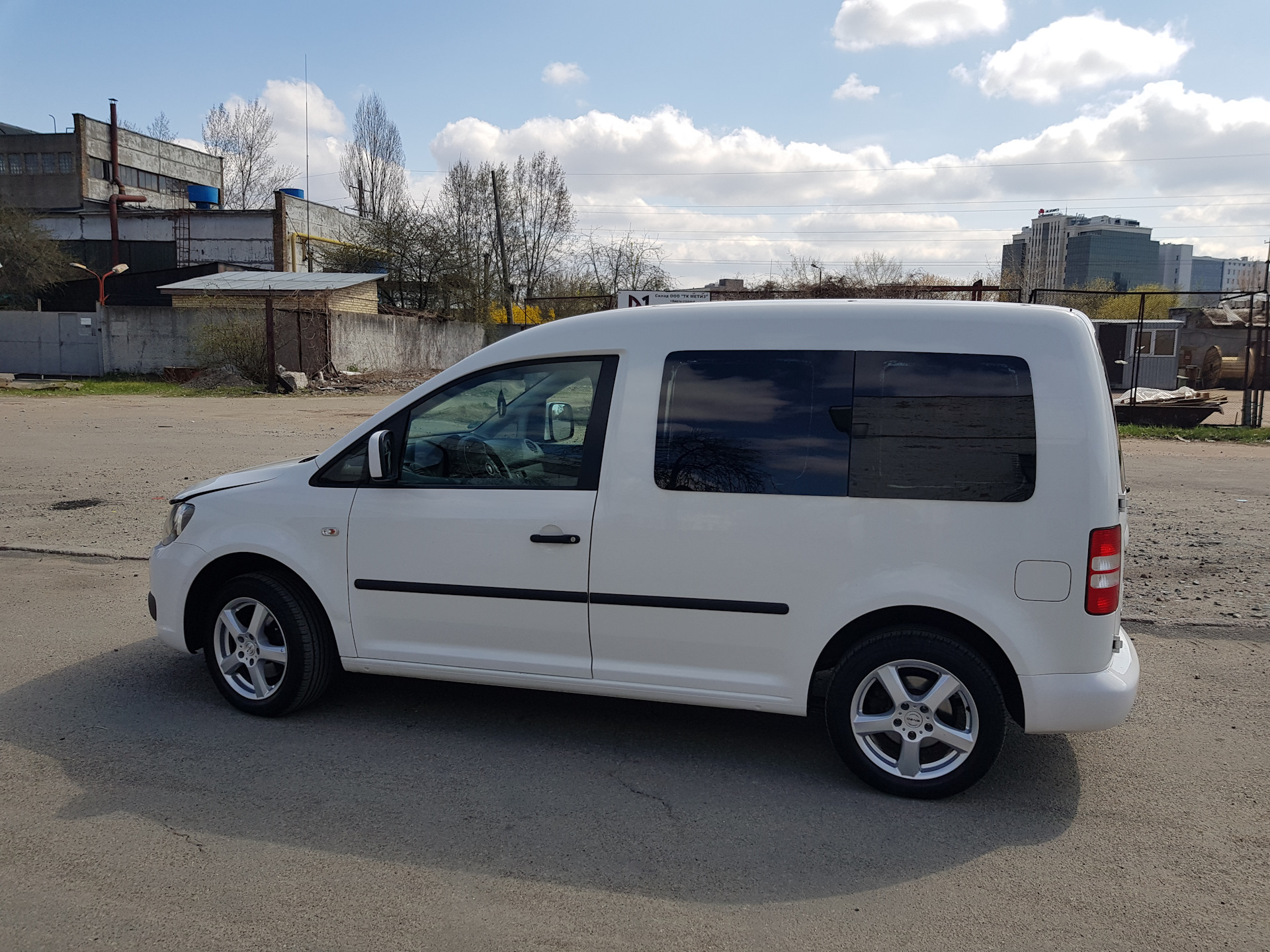 Volkswagen Caddy 2021 Р±РµР»С‹Р№