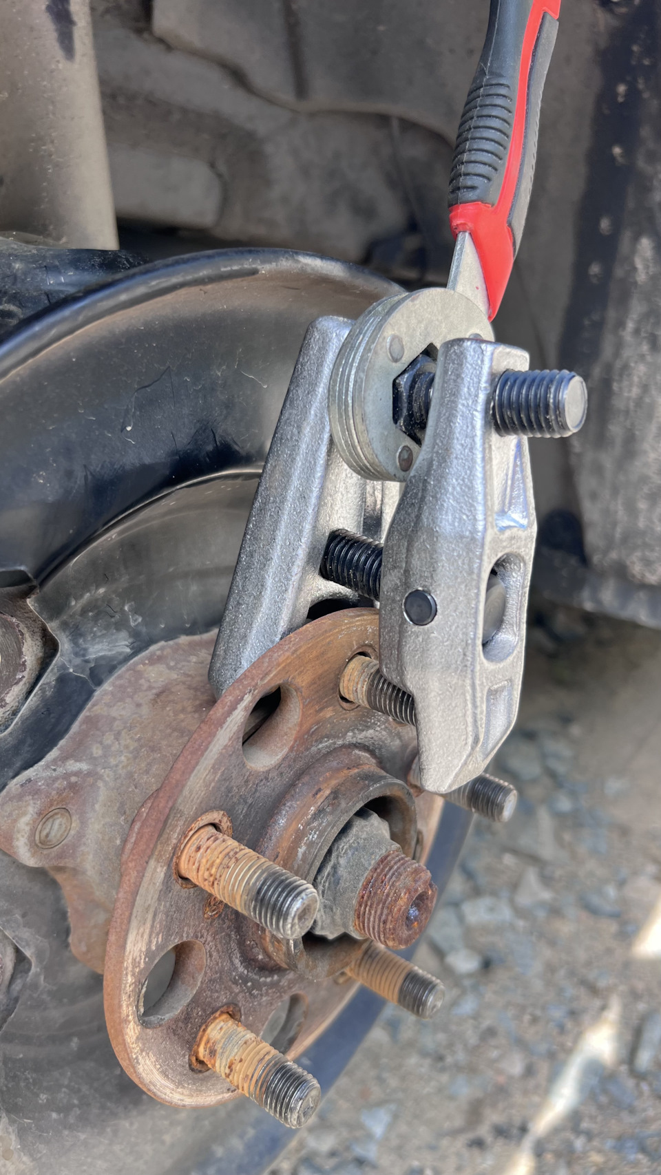 Замена колесных шпилек Приус 55 — Toyota Prius (50), 1,8 л, 2017 года ...