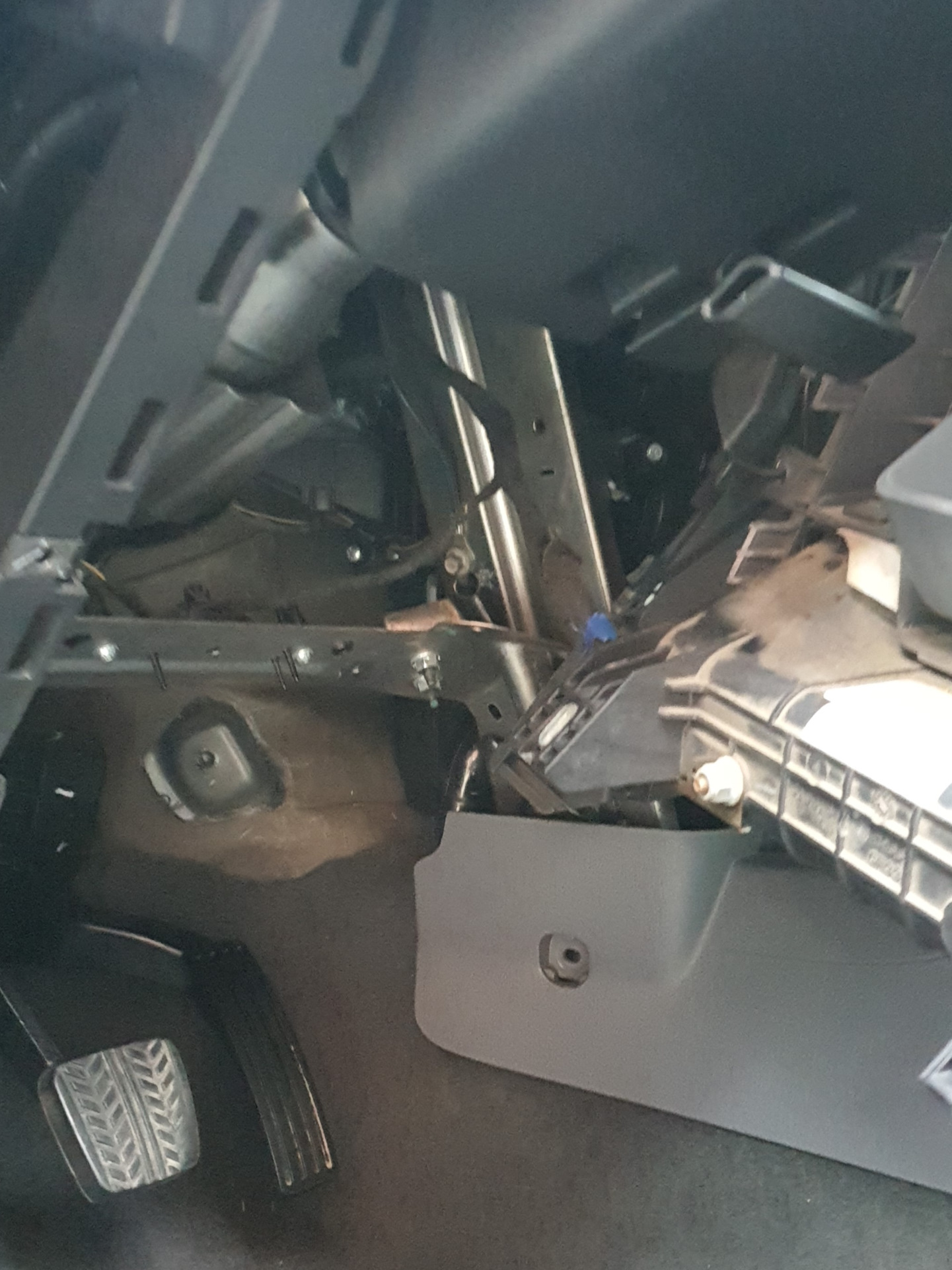 замена актуатора заслонки отопителя — Ford Ranger (3G), 2,2 л, 2012 ...