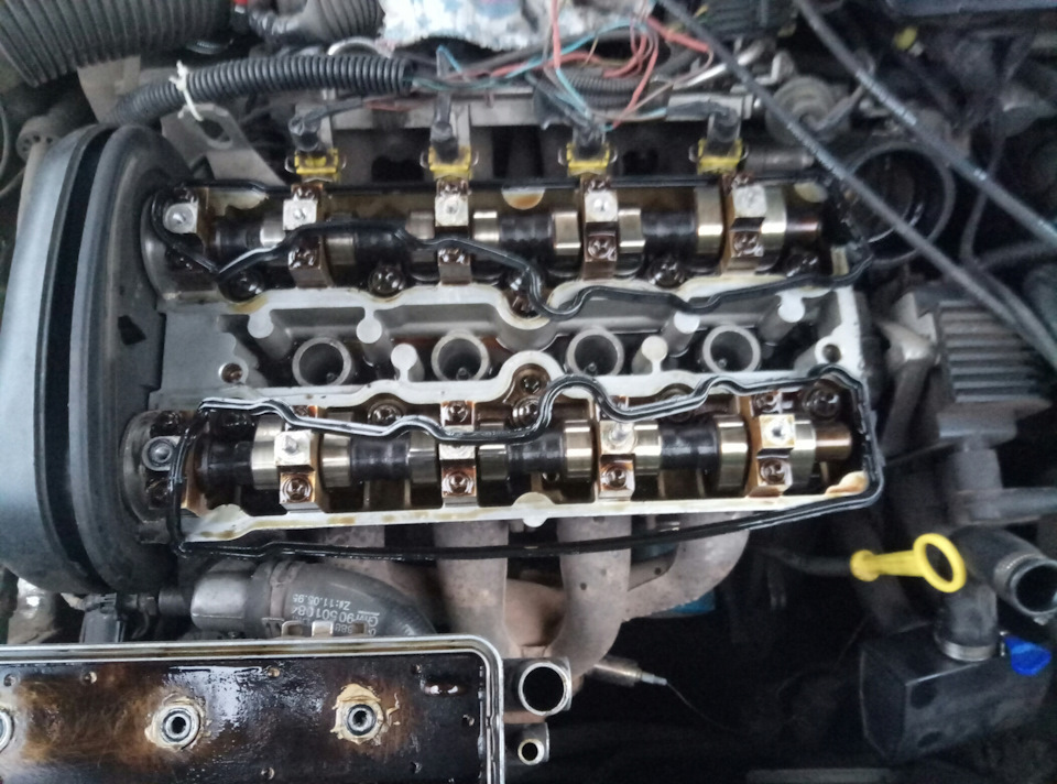 Прокладка клапанной крышки лифан х50 1. Масла через клапанную. Лаковые отложения в двигателе. 4т двигатель крышка клапанов. Масла через клапанную.