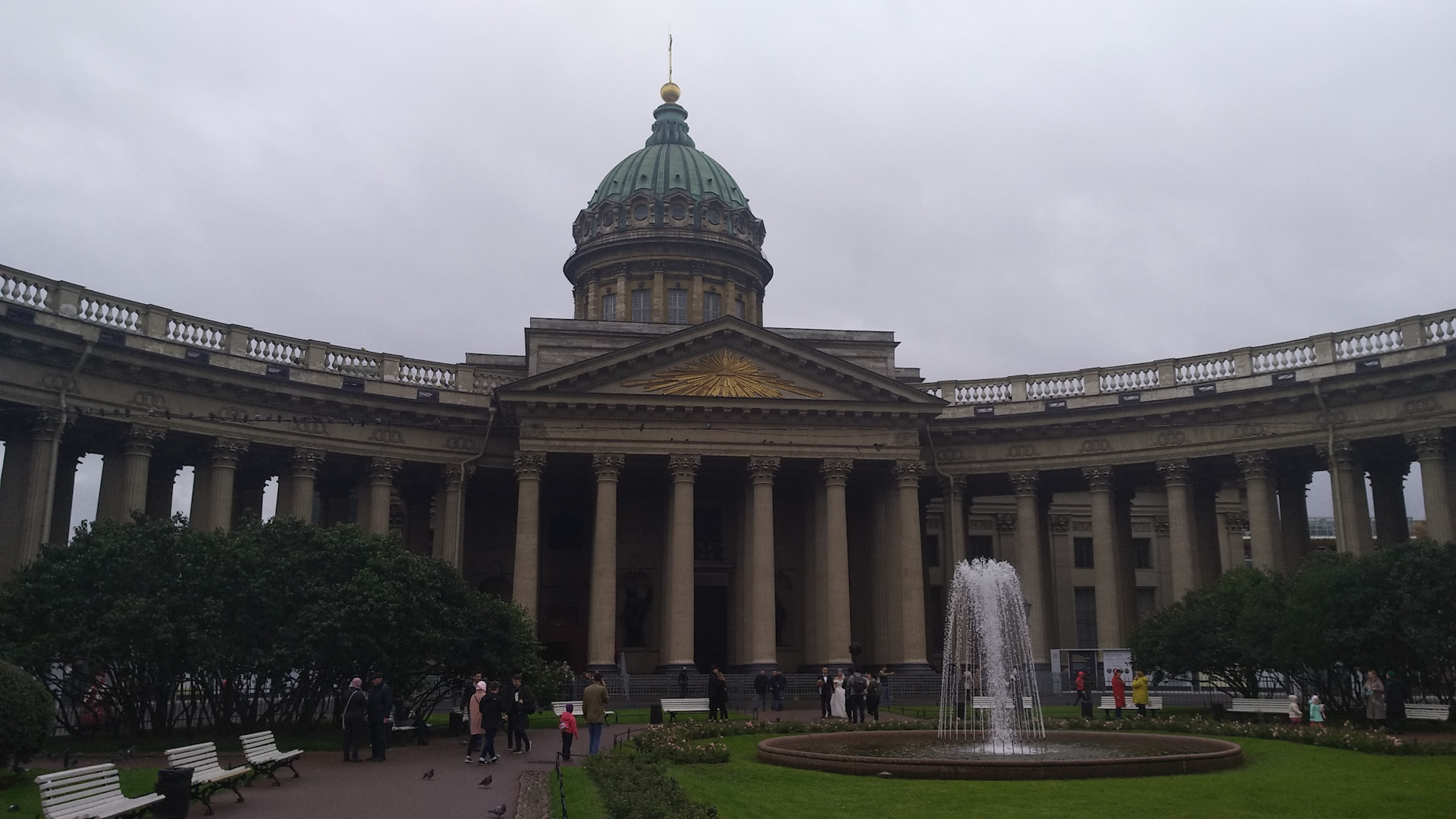 Казанский собор в Санкт-Петербурге купол. Казанский собор купол. Памятник Кутузову и Барклаю у Казанского собора в Санкт-Петербурге. Казанский собор вид сверху.