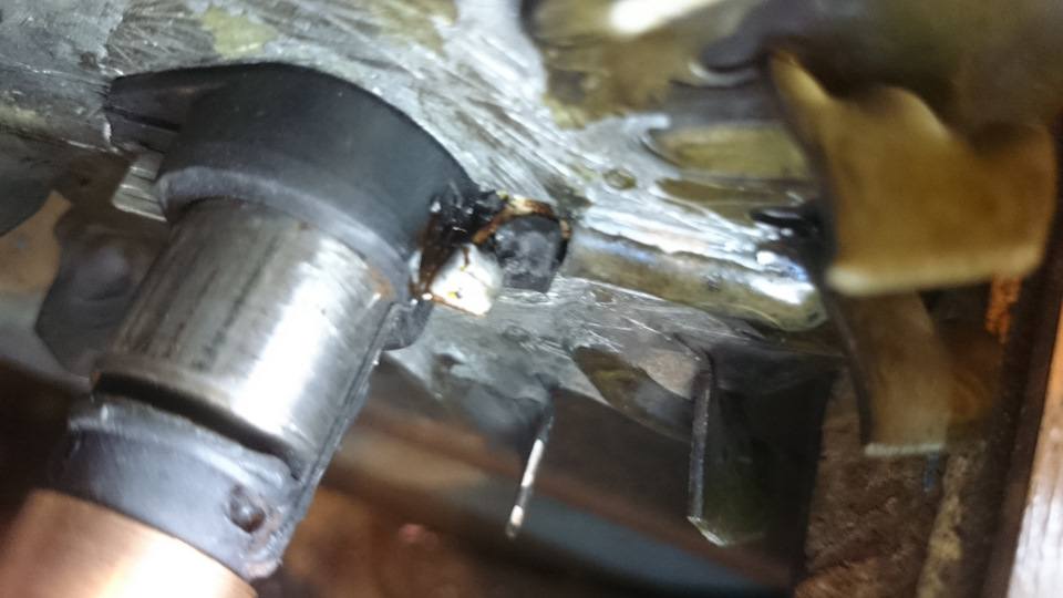 Припаиваем провода — Audi A6 (C4)