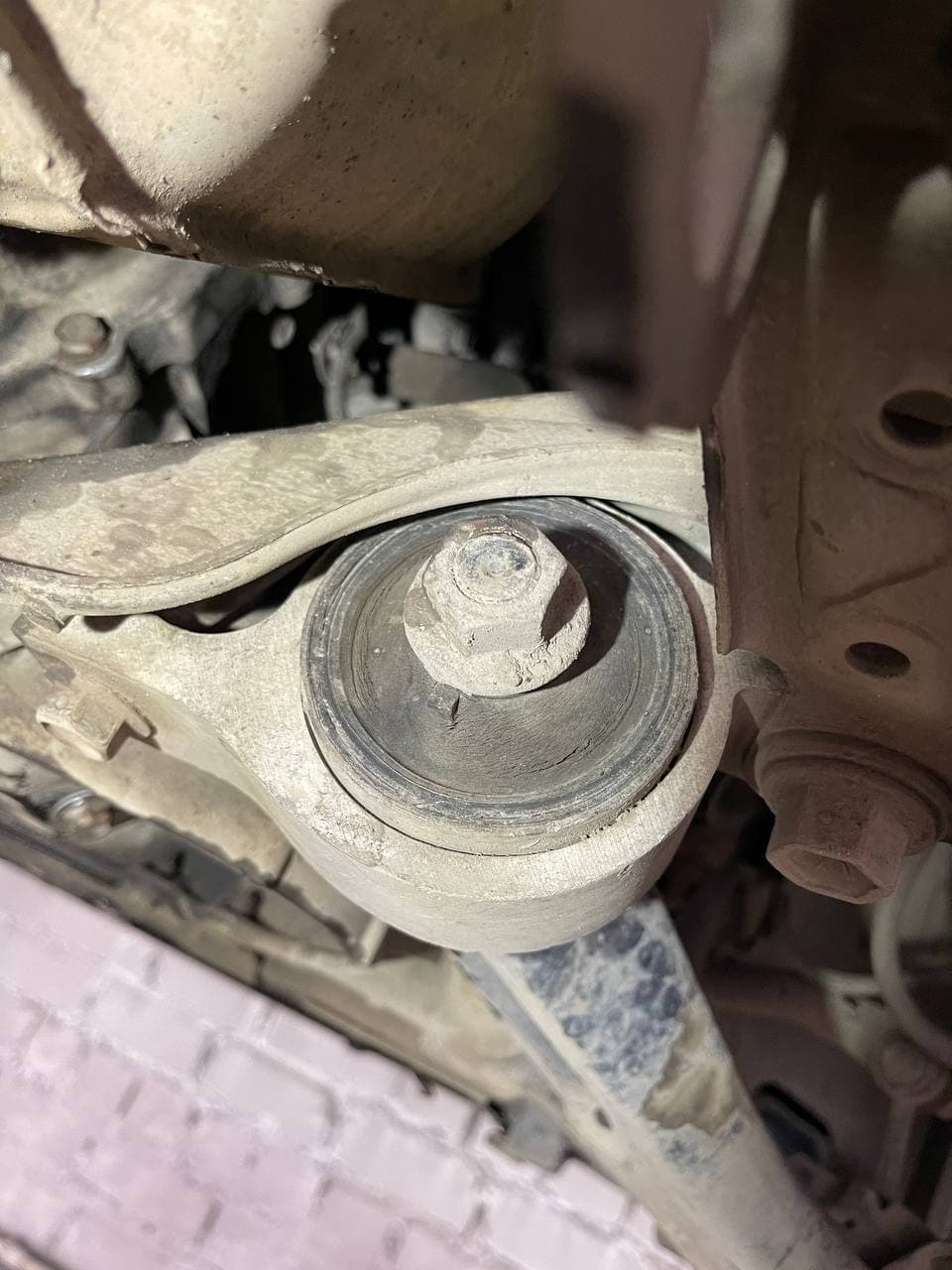 Задние сайлентблоки передних нижних рычагов — Lexus GS (S190), 3 л ...