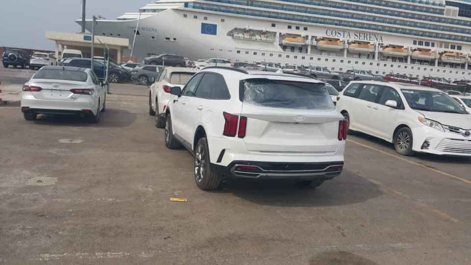 3. Вторая остановка. Порт Джебель Али (Дубай) — KIA Sorento (4G), 2,5 л ...