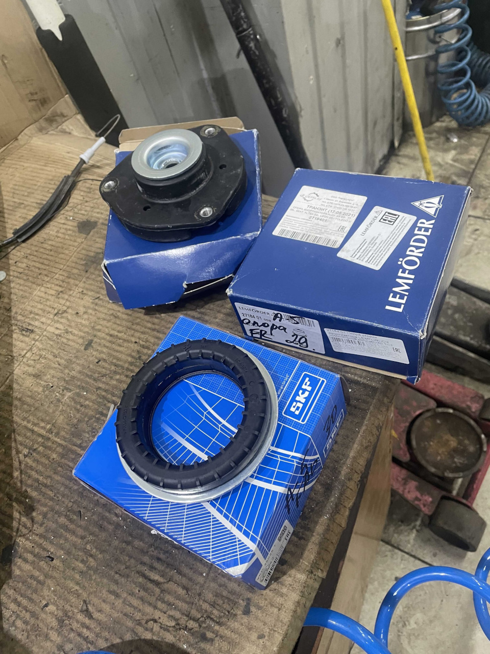 Замена опор и опорных подшибников (Стуки при повороте руля ...