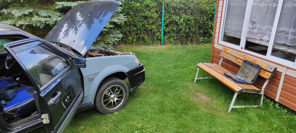 При повороте ключа зажигания падает наряжение, стартер не крутит и ...