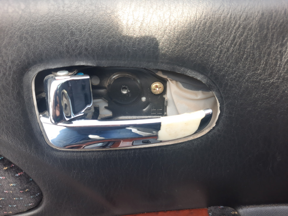 Внутренняя ручка двери водителя. — Hyundai Sonata IV (EF), 2,7 л, 2007 ...