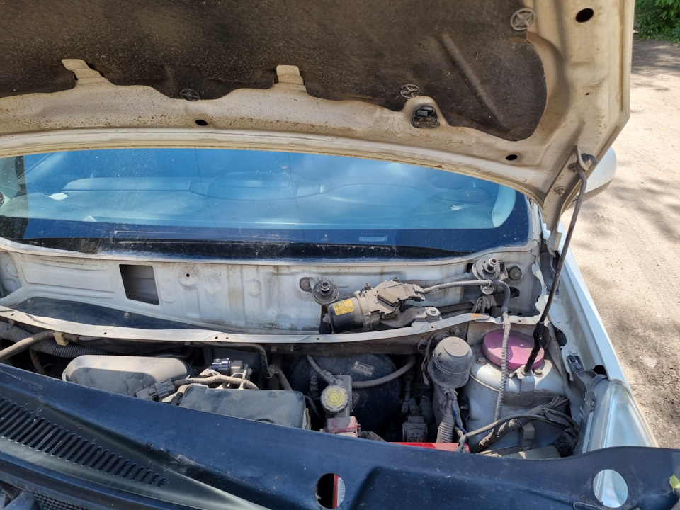 Трапеция дворников. Жрёт резину — Nissan Note (1G), 1,4 л, 2013 года ...