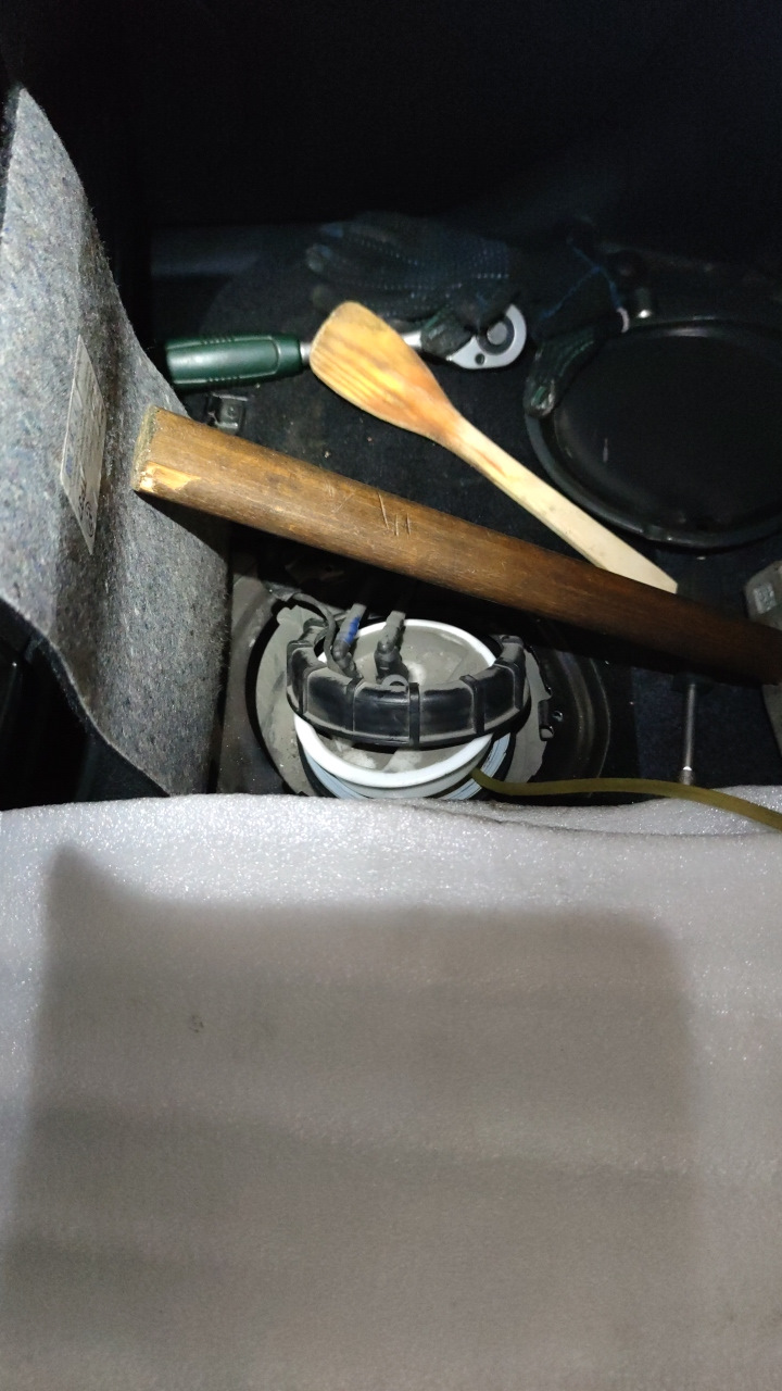 Откачка топлива из бака на 1.9TDI ALH/AHF. — Volkswagen Golf Mk4, 1,9 л ...