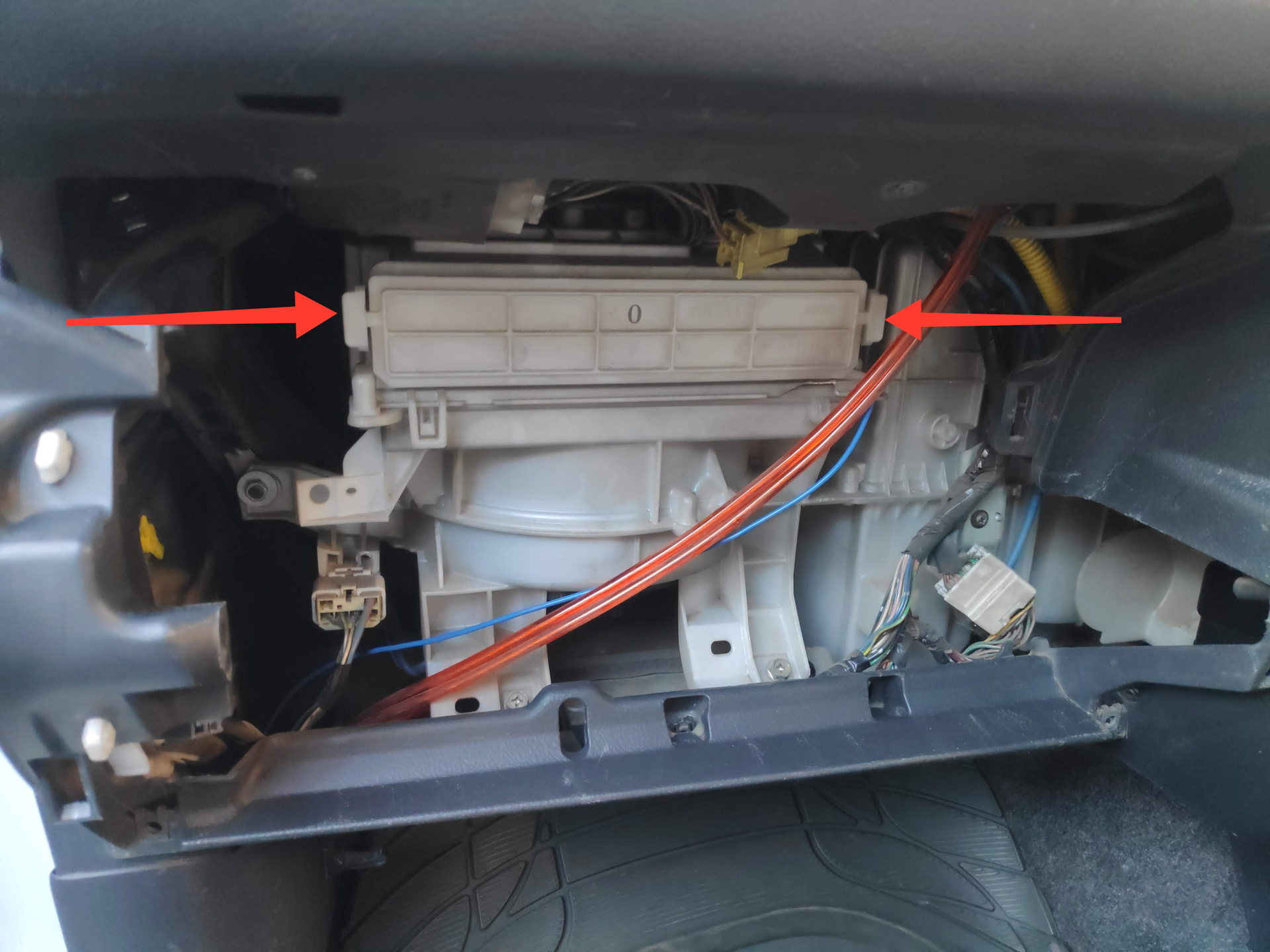 Как часто нужно менять салонный фильтр в автомобиле тойота