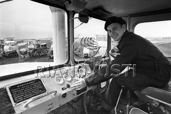 Фото в бортжурнале Кировец К-700 1973