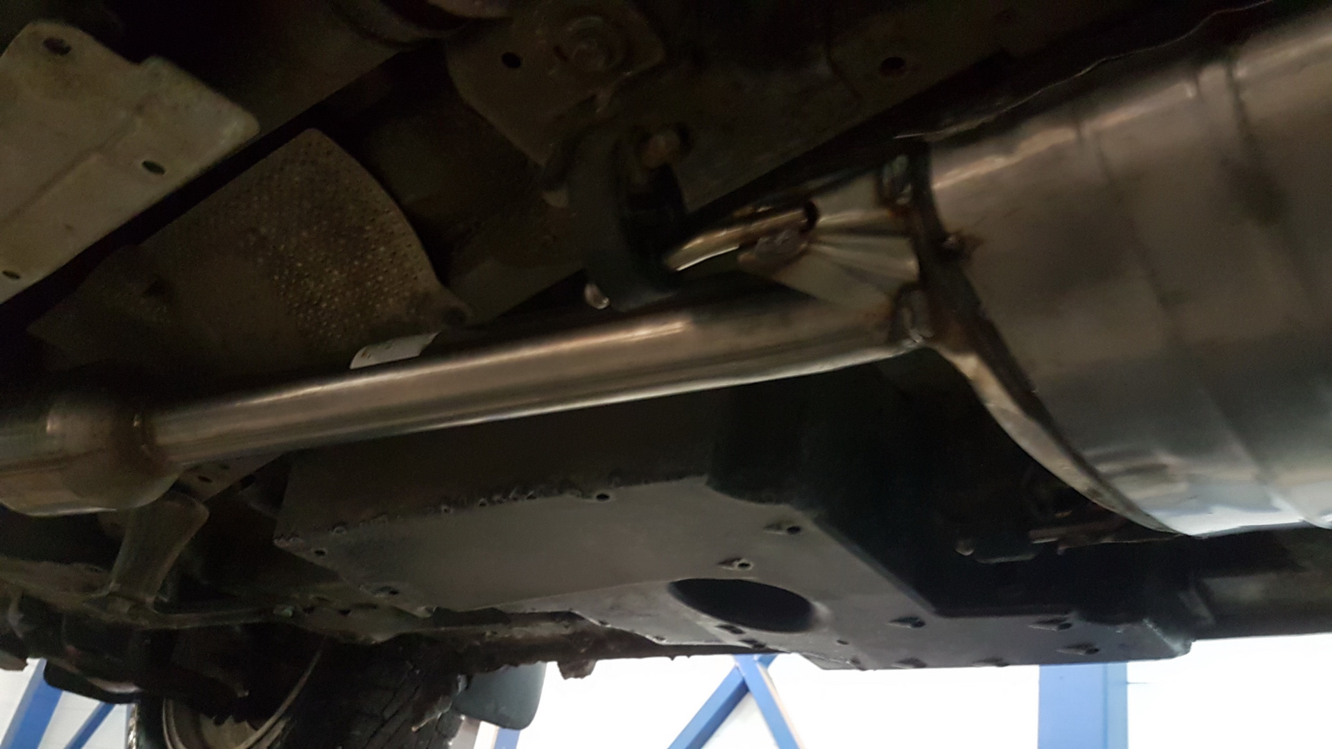 Глушитель TOYOTA RAV4 (III) CA30 средняя часть. SAT ST-TYY3-998-B0 ...