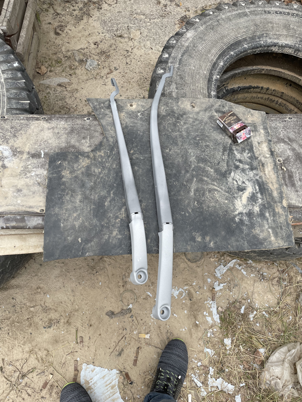 Покраска поводков дворников — KIA Ceed (2G), 1,6 л., 2014 года ...