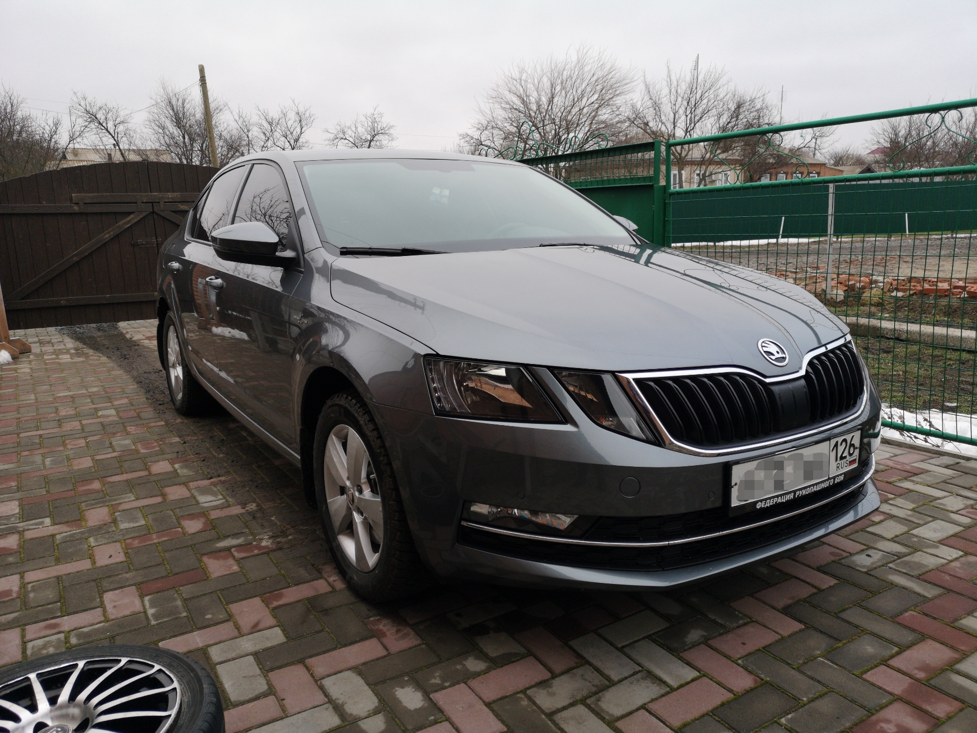 Skoda octavia серая. Skoda Octavia a8 Grey. Skoda Octavia a8 серая.