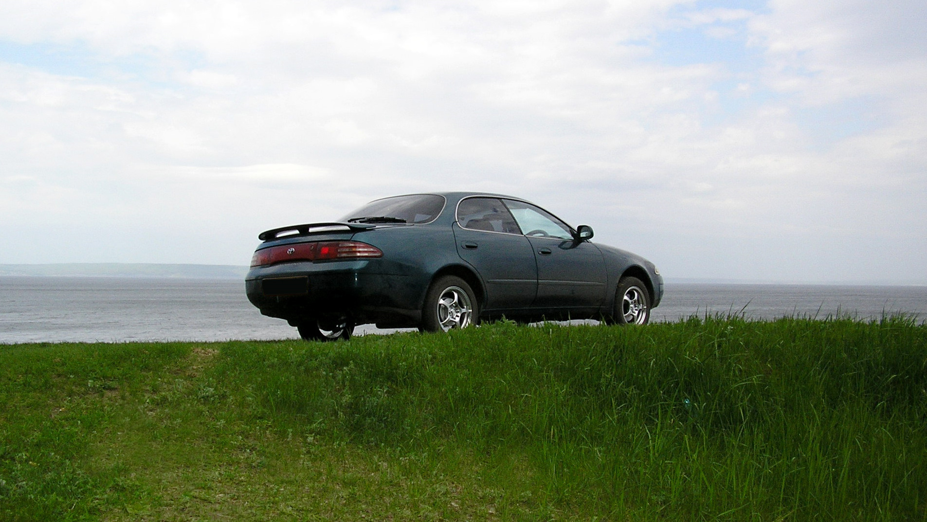 Toyota Sprinter Marino зеленая