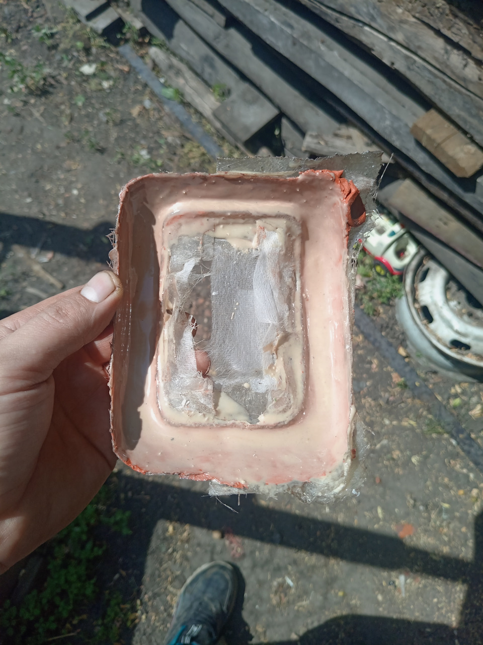 Залил воском и сделал пару слоёв, но дальше меня переубедили делать из полиэфирки воздуховоды — Lada 2120 Надежда