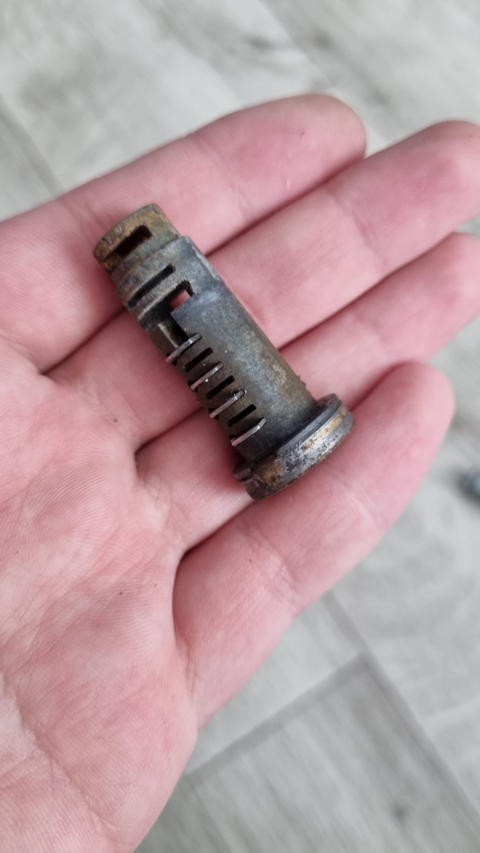 Как подогнать личинку замка под ключ зажигания — Lada Приора седан, 1,6 ...