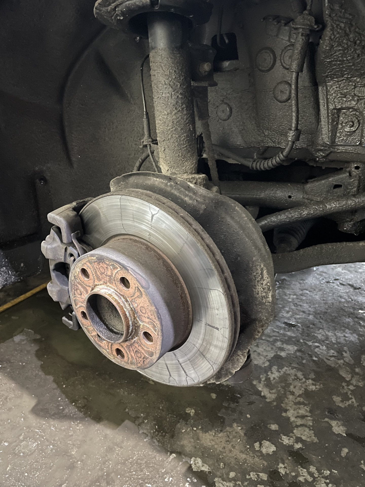 Замена передних тормозов — BMW 1 series (F20), 1,6 л, 2012 года ...