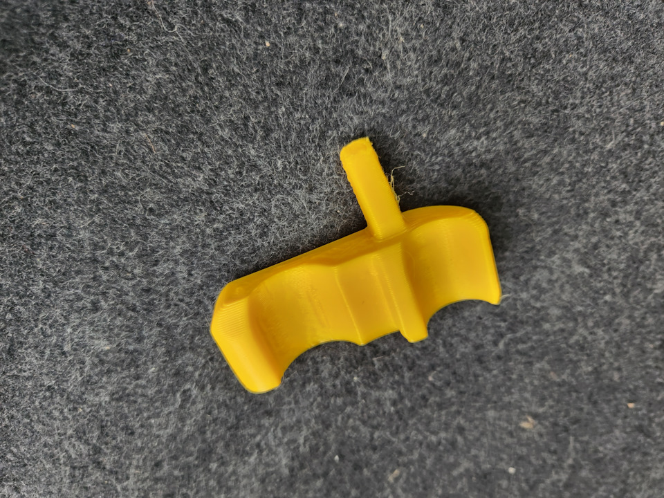 Фиксатор шторки багажника — Audi Q3 (1G), 2 л, 2015 года | поломка | DRIVE2