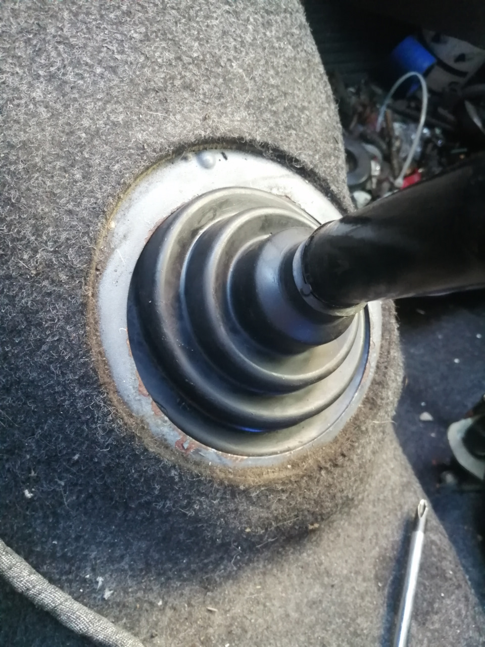 Пыльник кулисы КПП — ГАЗ 31105, 2,4 л, 2009 года | своими руками | DRIVE2