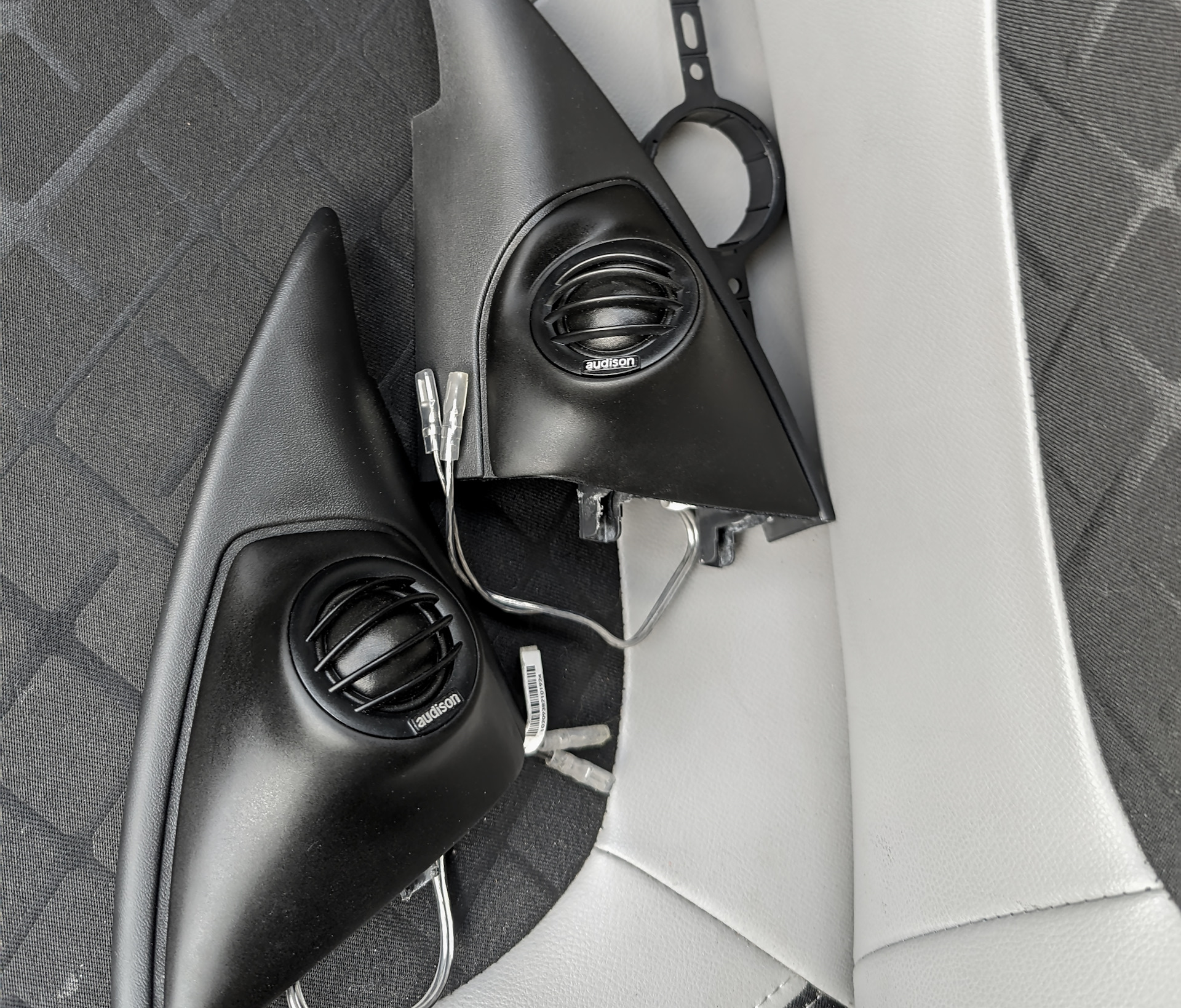 Подиумы под твитеры — Lada Vesta SW Cross (1G), 1,8 л, 2019 года ...