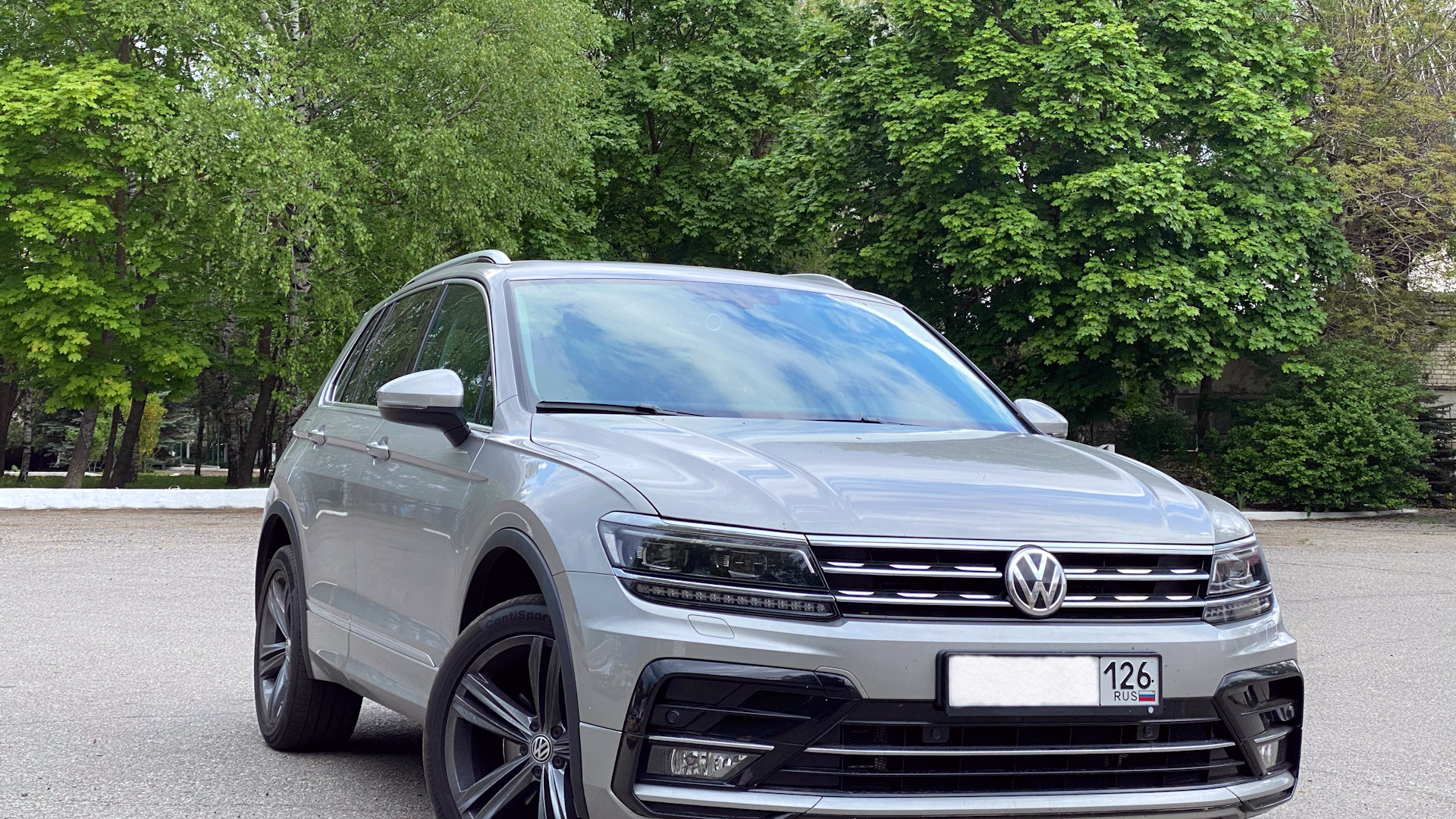 Tiguan 2. Volkswagen Tiguan серый. Фольксваген Тигуан 2018 серый. Volkswagen Tiguan r серый. Volkswagen Tiguan серый 2018.