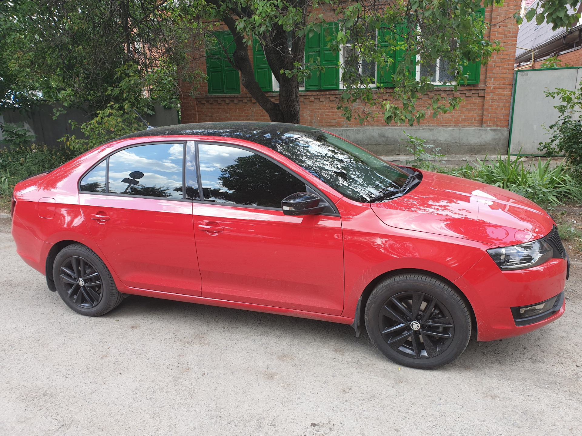 Skoda Rapid Red 2014