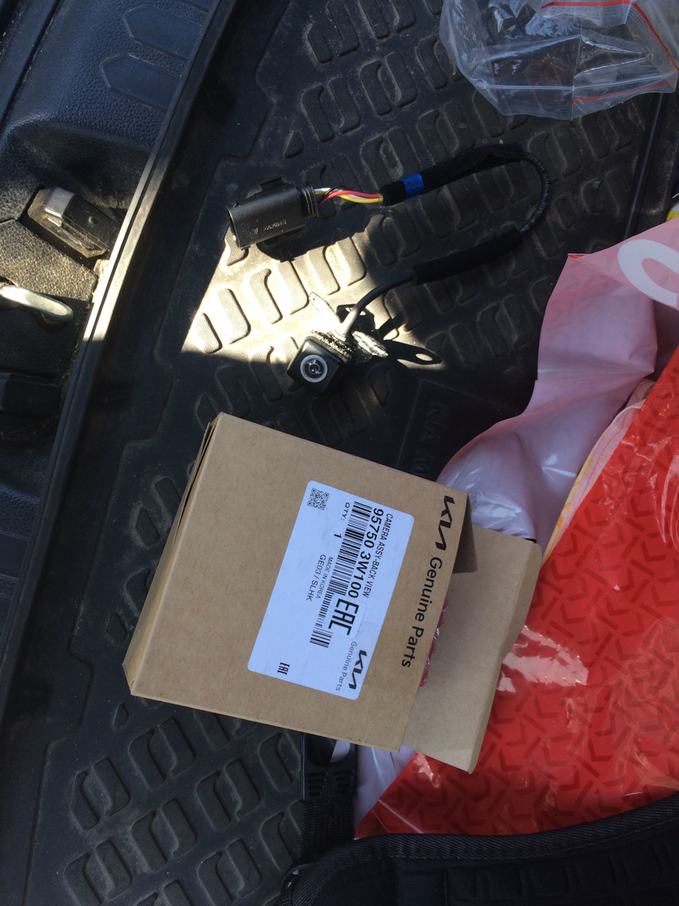 камера заднего вида — и все таки она умерла — KIA Sportage (3G), 2 л ...