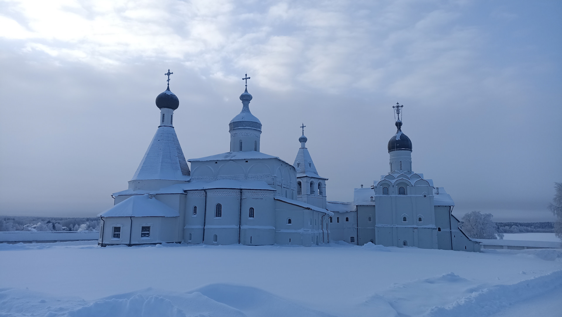 Погода в кириллове вологодской на 3. Ферапонтовский монастырь Вологодская область. Ферапонтовское озеро. Карьер Кирилловский Вологодская область.