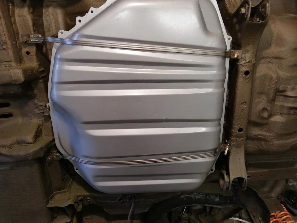 Новый бензобака + самодельные ленты крепления бензобака. — Honda Civic ...