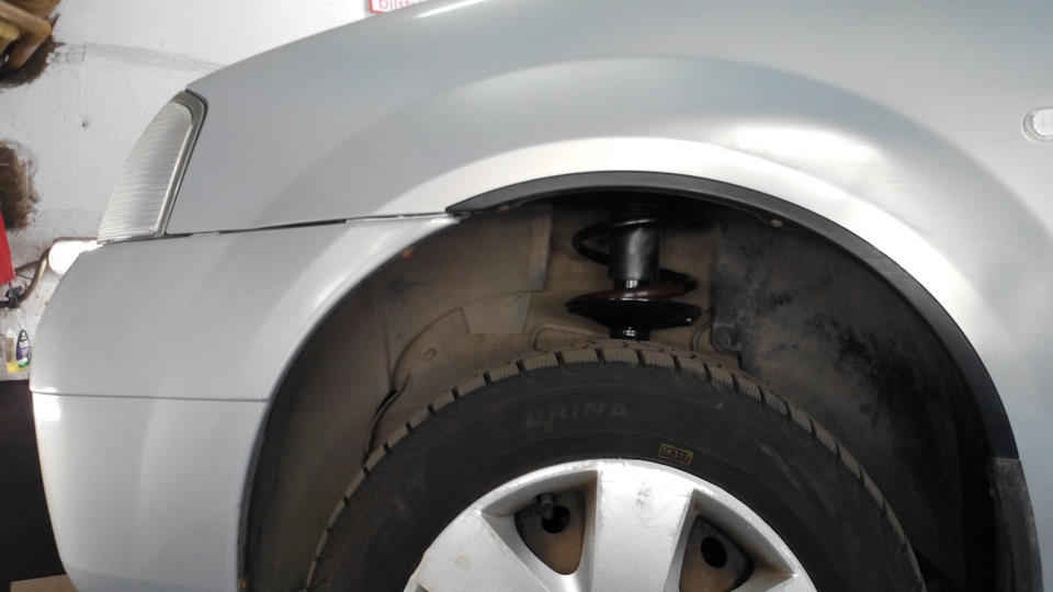 Замена передних амортизаторов — Renault Logan (1G), 1,6 л, 2007 года ...
