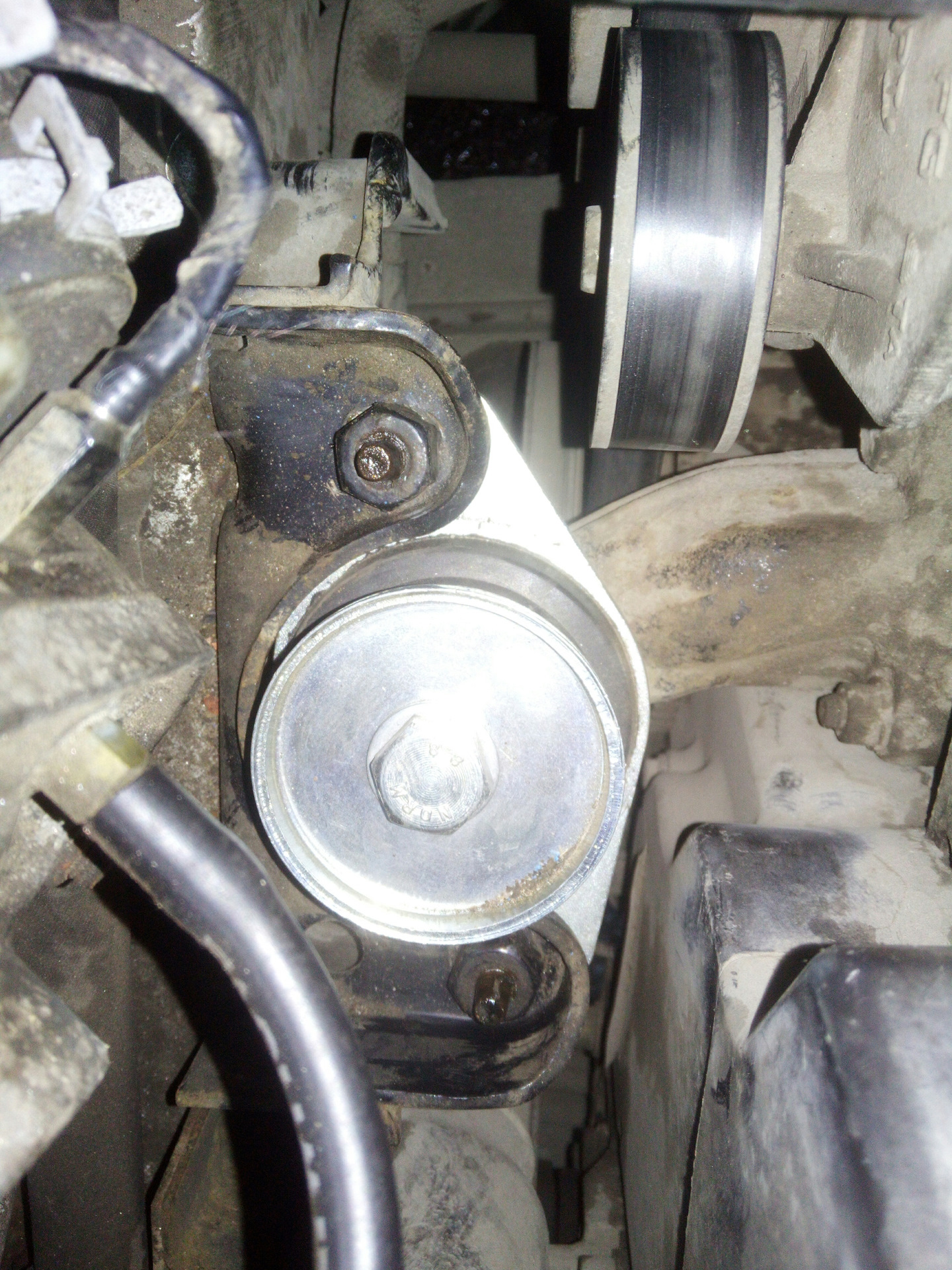 Замена правой подушки двигателя - FIAT Albea, 1,4 л, 2008 года своими руками DRI